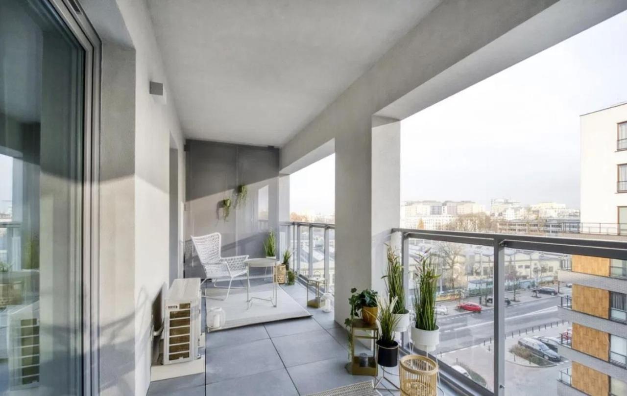 Modern Apartments With Access To The Pool Near Rondo Daszynskiego Station Warsaw Exterior photo